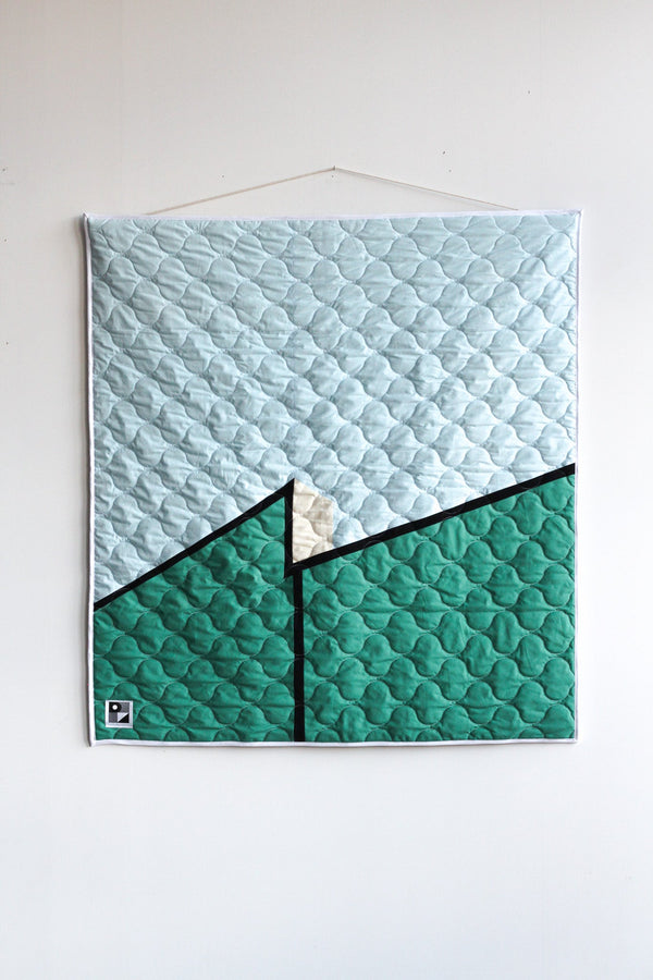 Wall quilt and crib model Inconnu et le mur | 3 color options