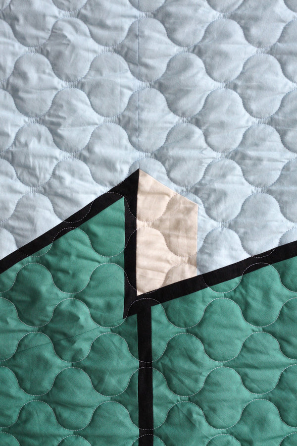 Wall quilt and crib model Inconnu et le mur | 3 color options