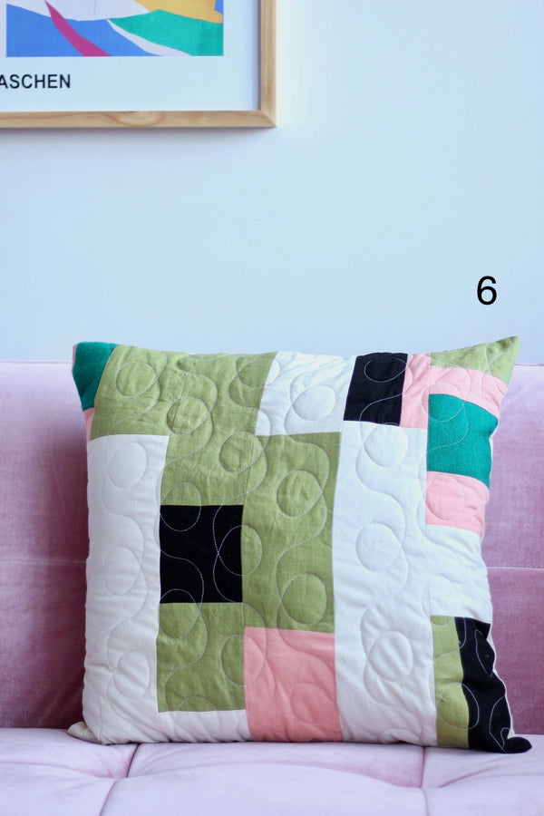 Grand coussin Improv d'assemblage de retailles recyclées_Turquoise-lime-rose