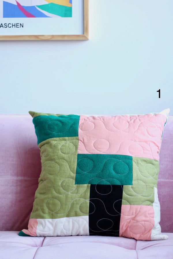 Grand coussin Improv d'assemblage de retailles recyclées_Turquoise-lime-rose